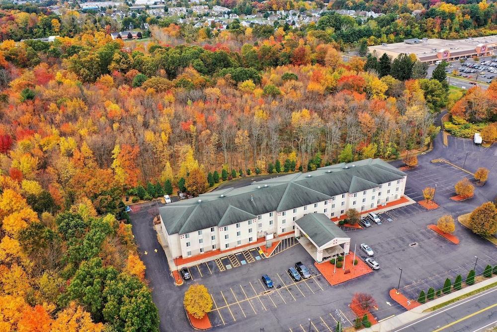 Manchester Inn & Suites Exterior foto